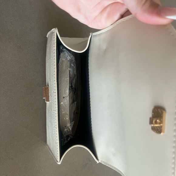 mini white purse - Picture 2 of 2